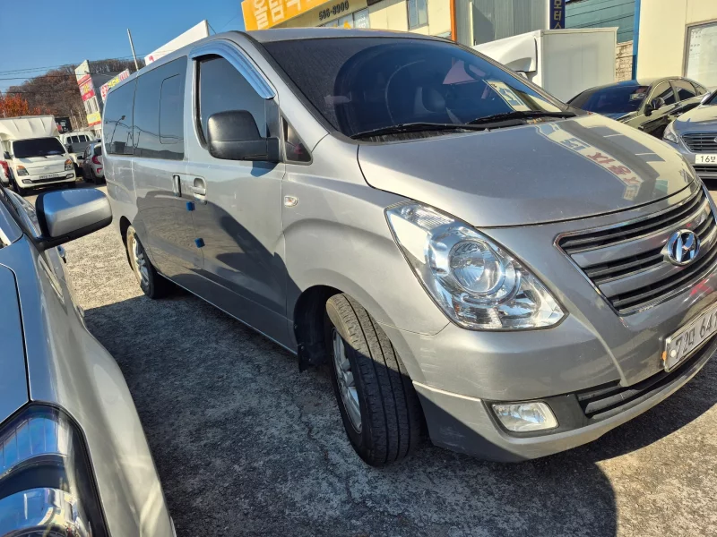 Hyundai Starex
