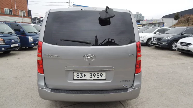Hyundai Starex