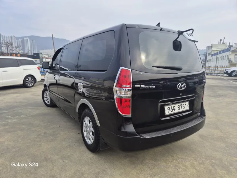 Hyundai Starex