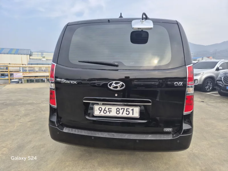 Hyundai Starex