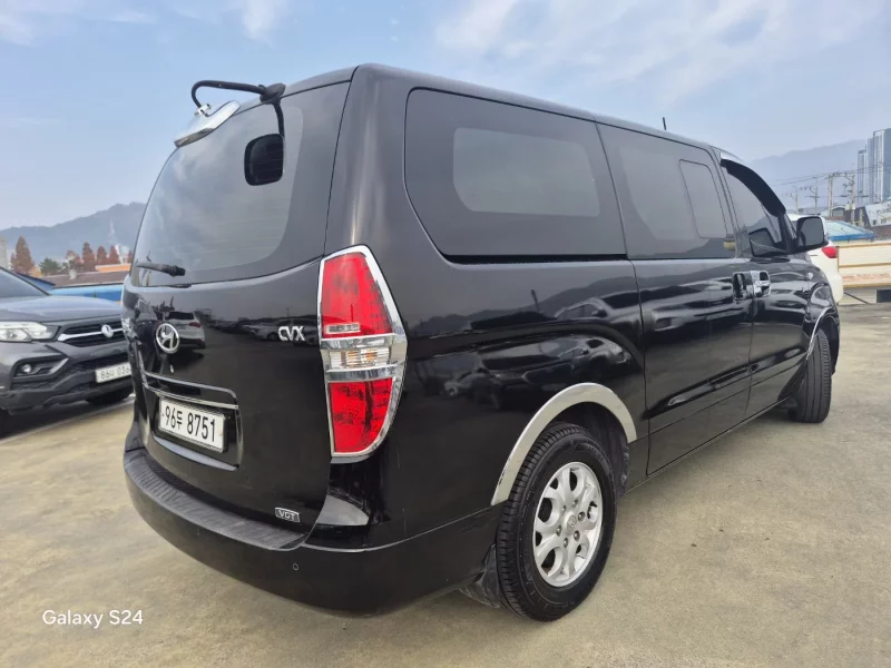 Hyundai Starex