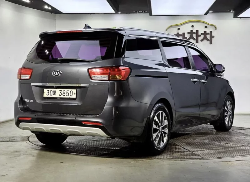 Kia Carnival