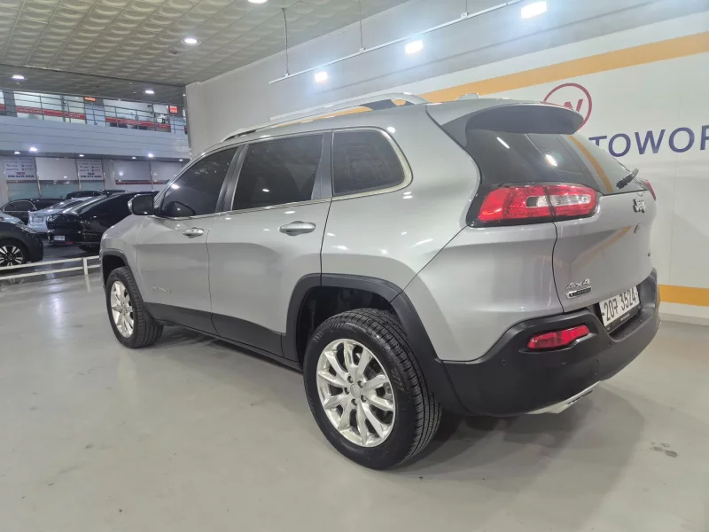 Jeep CHEROKEE