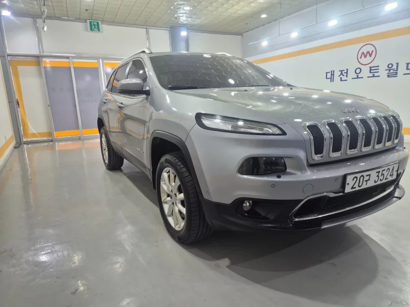 Jeep CHEROKEE