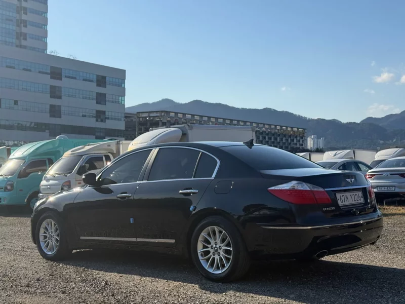 Hyundai Genesis
