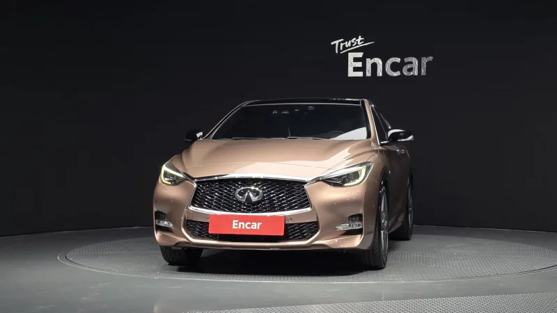 Infiniti Q30