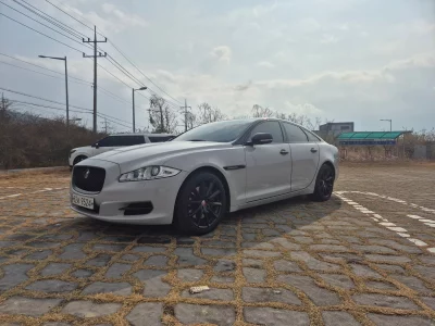 Jaguar XJ