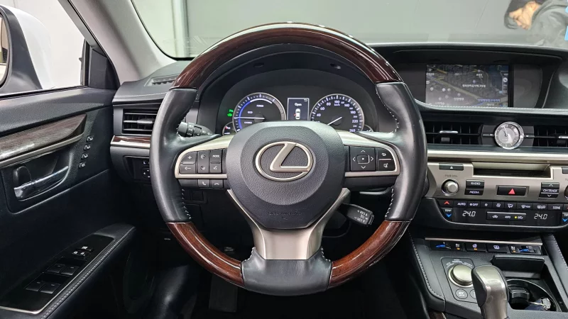Lexus ES