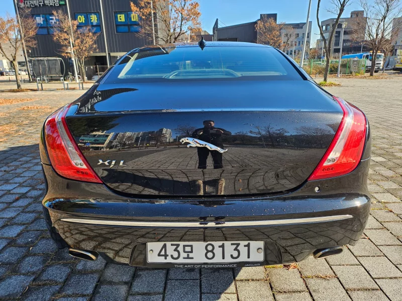 Jaguar XJ