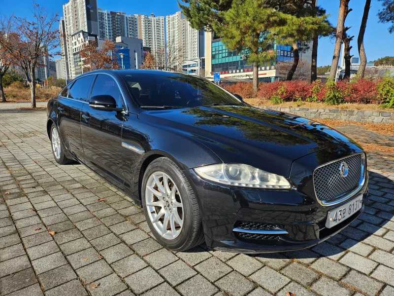 Jaguar XJ
