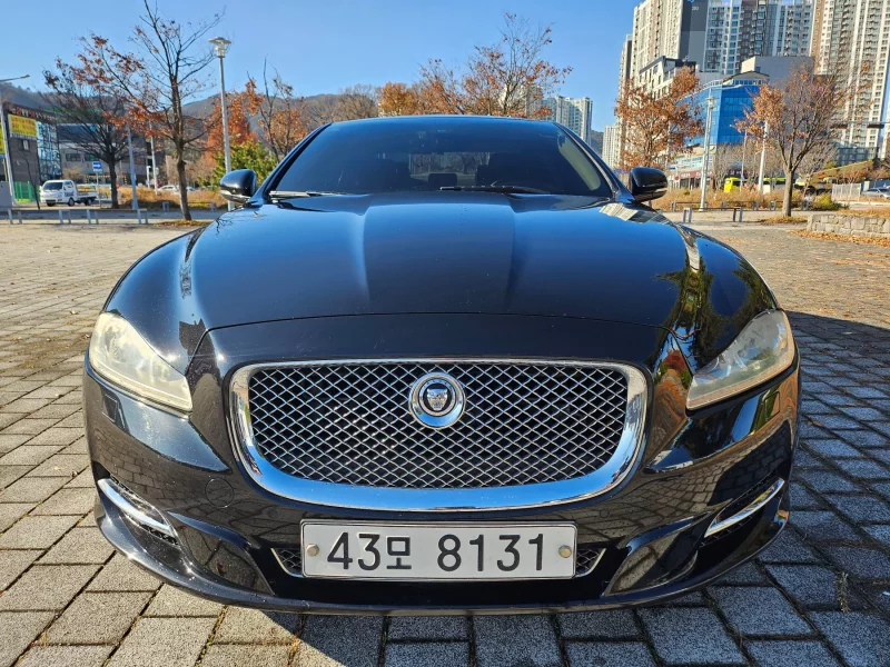 Jaguar XJ