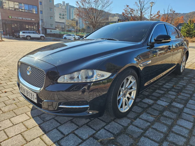 Jaguar XJ
