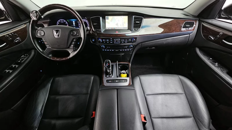 Hyundai Equus