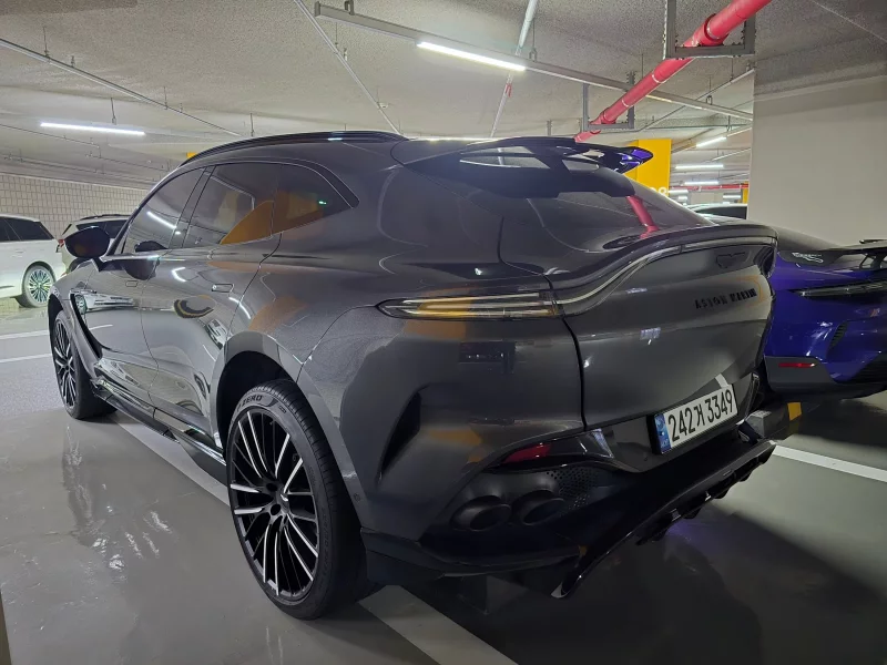 Aston Martin DBX