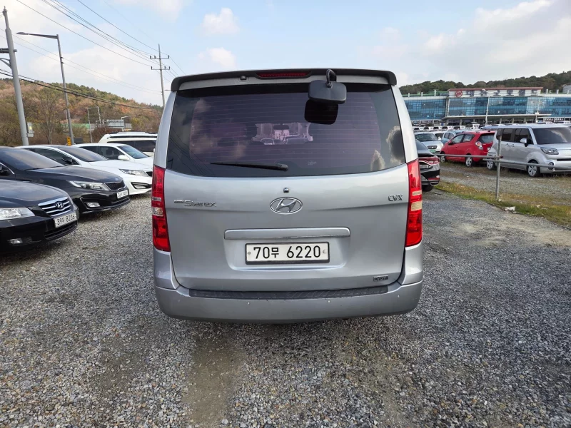 Hyundai Starex
