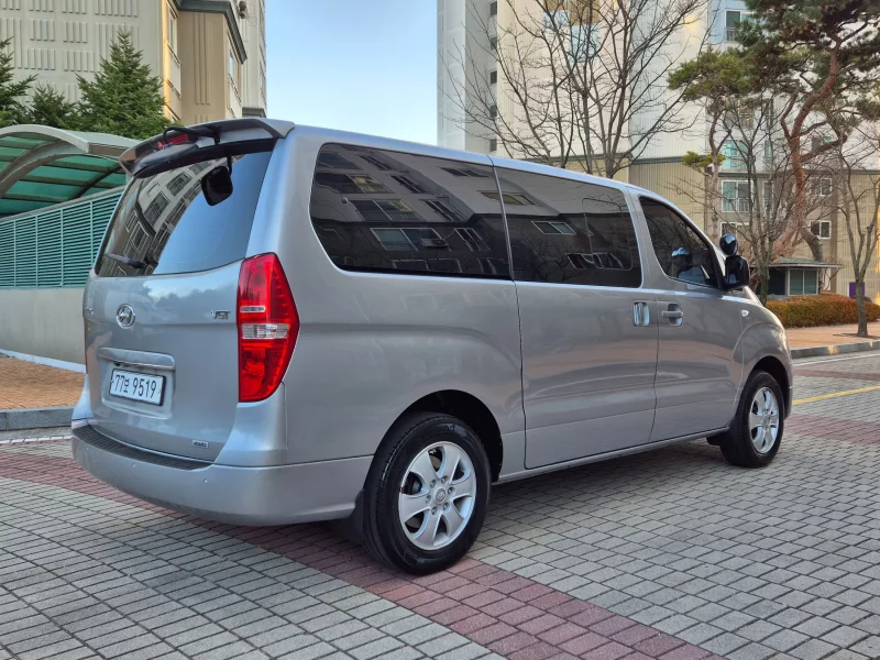 Hyundai Starex