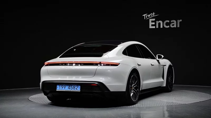 Porsche TAYCAN