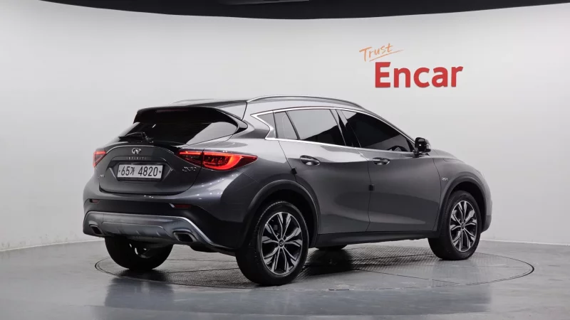 Infiniti QX30