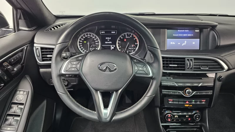 Infiniti QX30