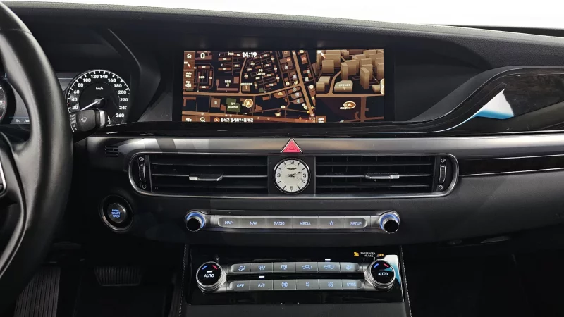 Genesis G90