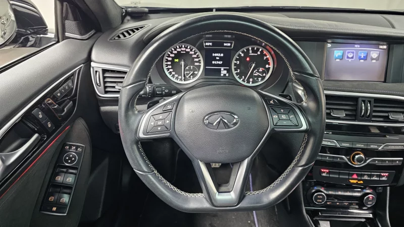 Infiniti Q30