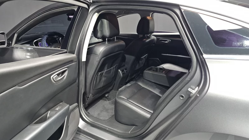 Renault SM6