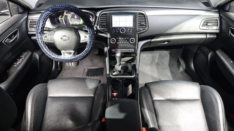 Renault SM6