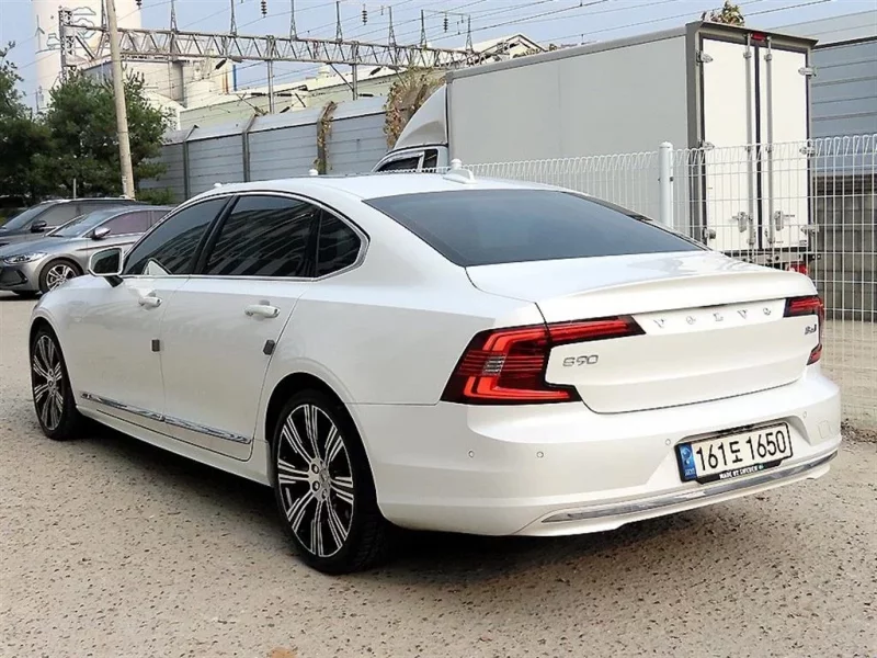 Volvo S90