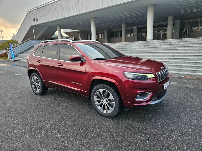 Jeep CHEROKEE