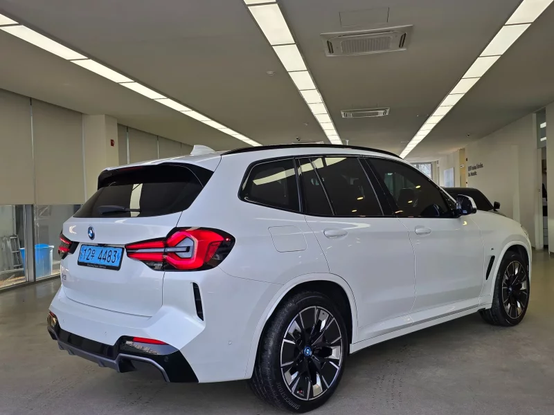 BMW iX3