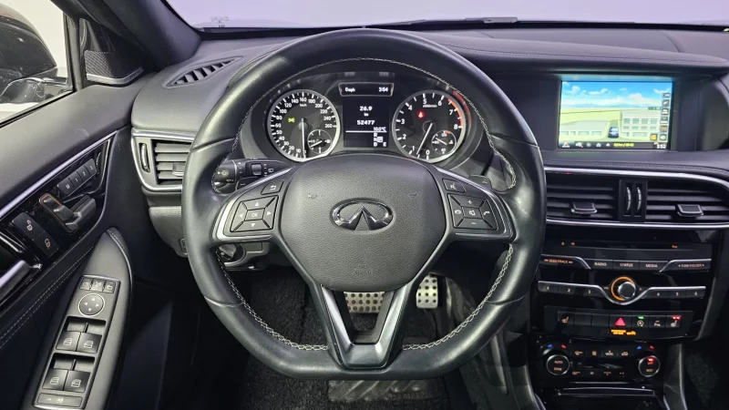 Infiniti Q30