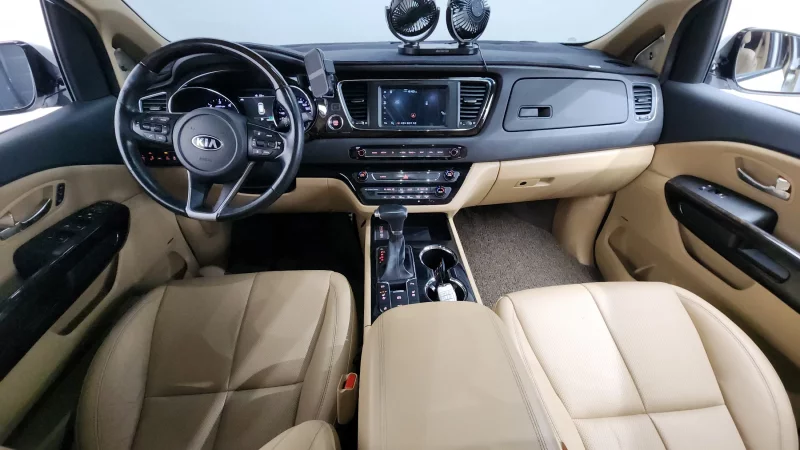 Kia Carnival