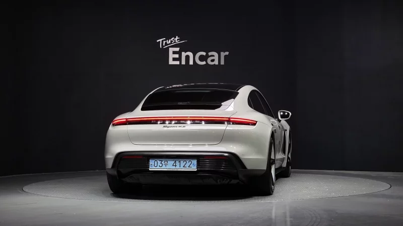 Porsche TAYCAN