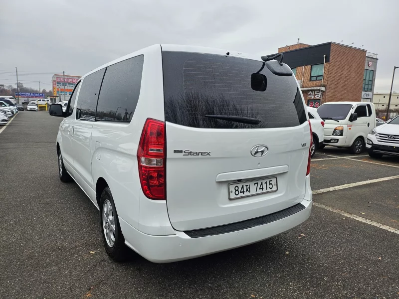 Hyundai Starex