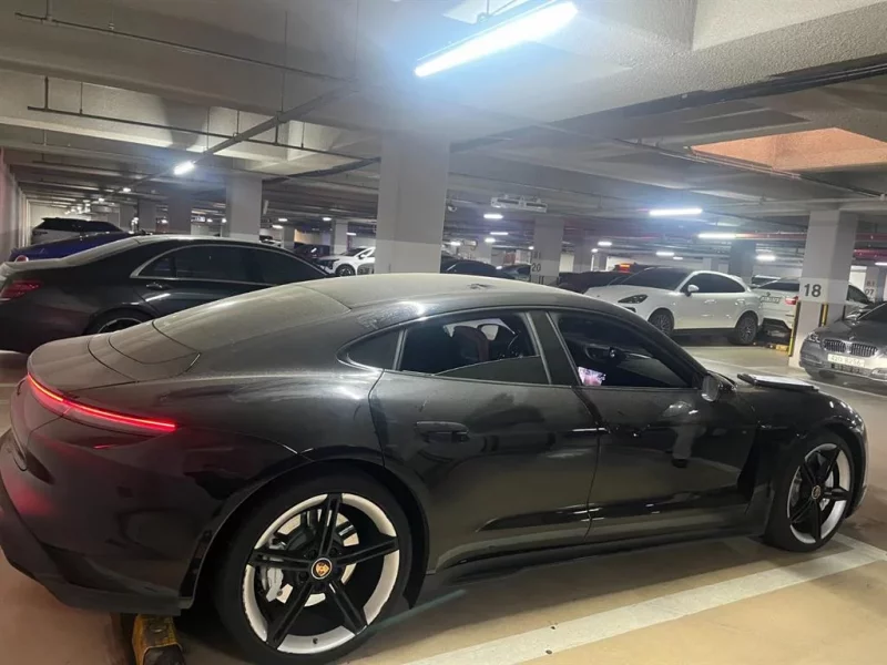 Porsche TAYCAN