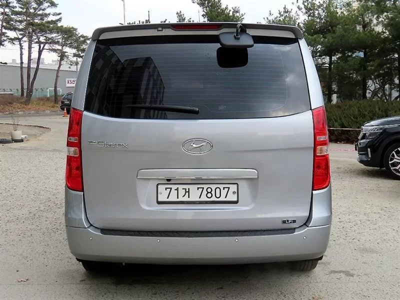 Hyundai Starex