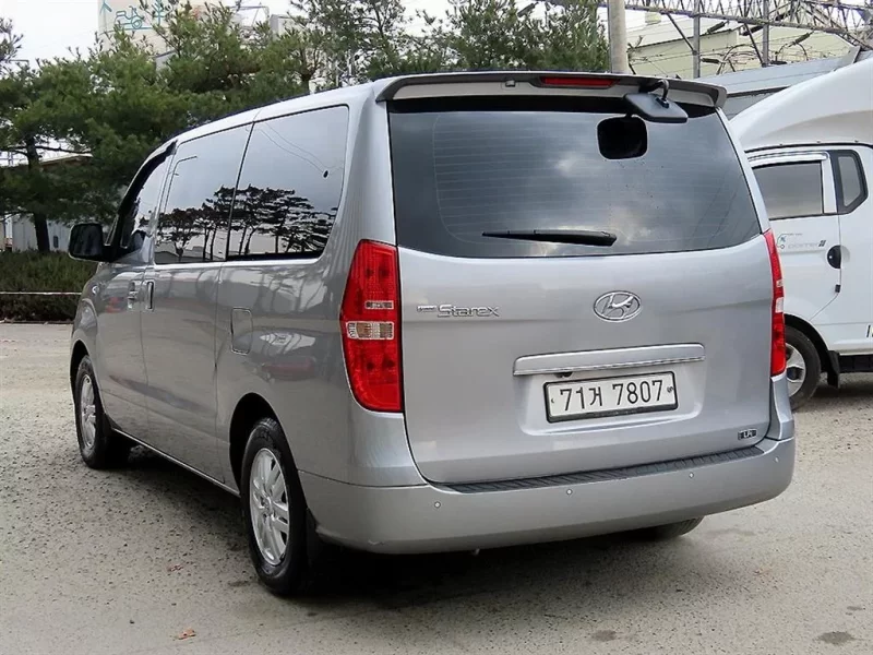 Hyundai Starex