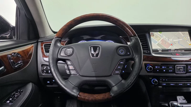 Hyundai Equus
