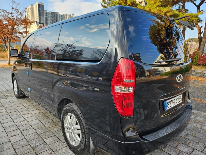 Hyundai Starex