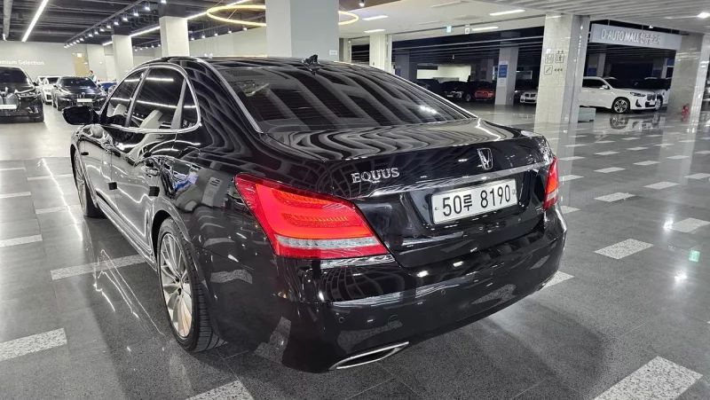 Hyundai Equus