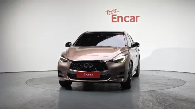 Infiniti Q30