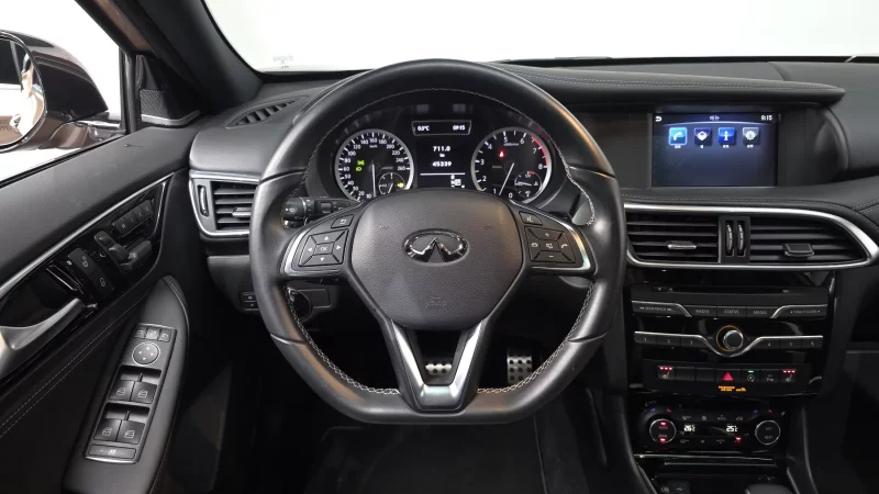 Infiniti Q30