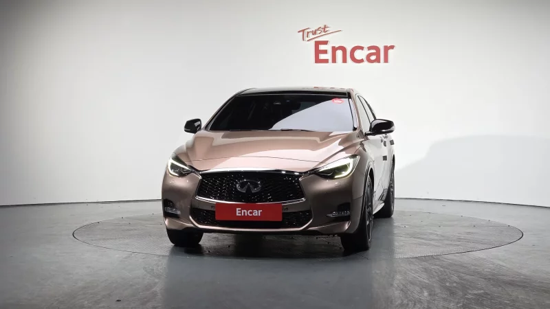 Infiniti Q30