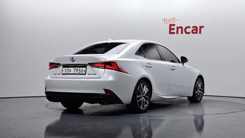 Lexus IS