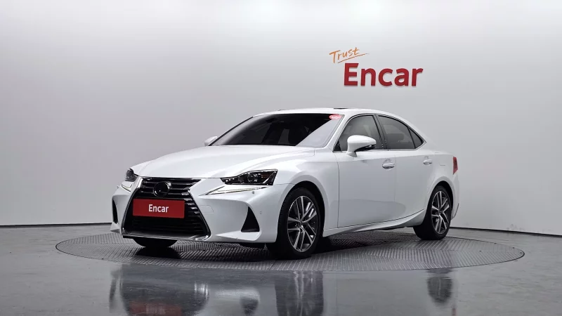 Lexus IS