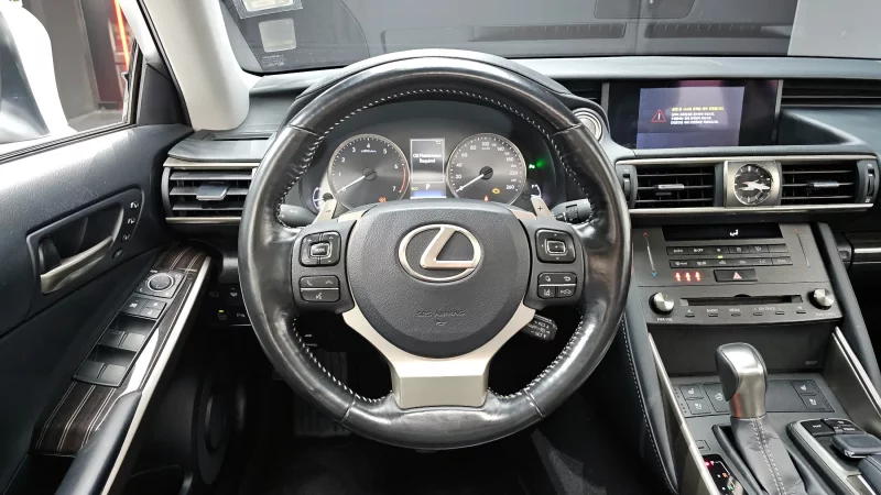 Lexus IS