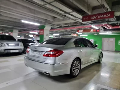 Hyundai Genesis