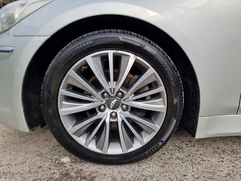 Hyundai Genesis