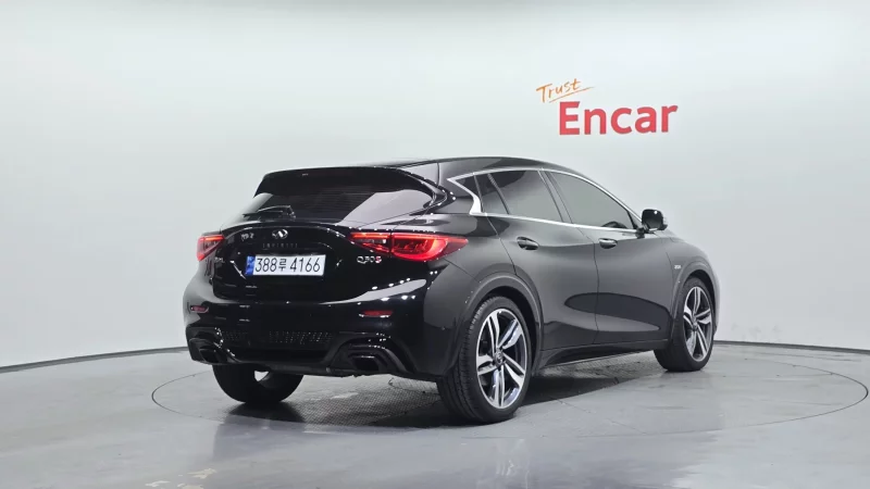 Infiniti Q30