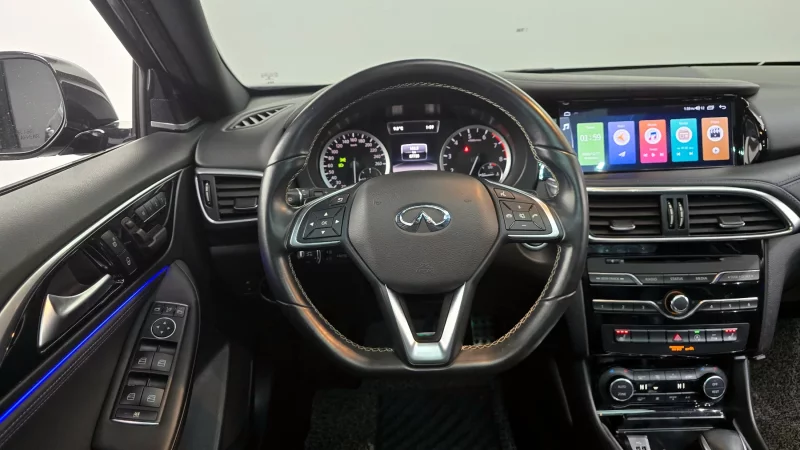 Infiniti Q30
